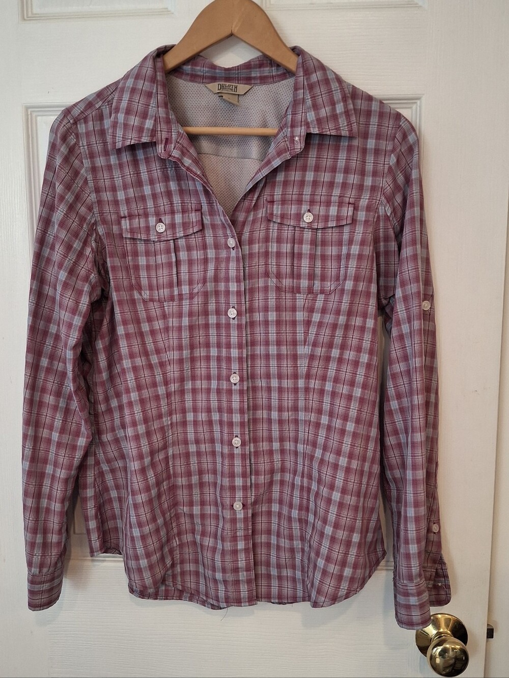 Duluth Trading Co Fishing Shirt Burgundy Plaid Vented Roll Tab Sleeves Wms Sz M